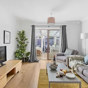 Chandlers Walk Modern Comfy Family In Holiday home
